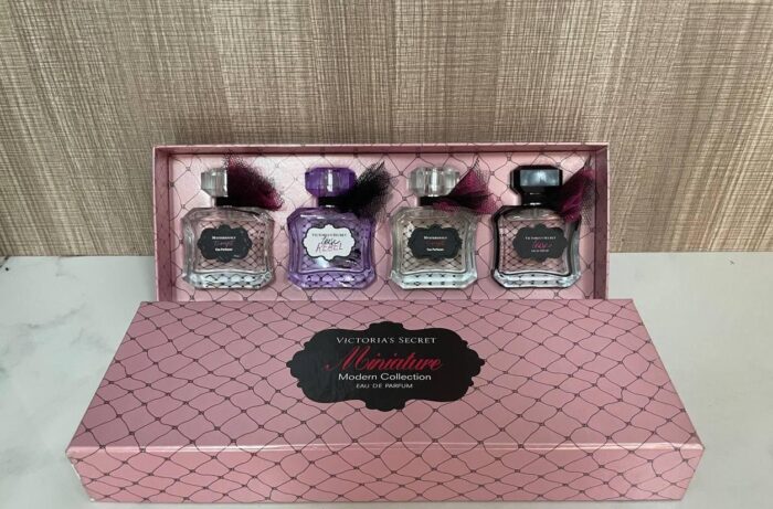 Victoria secret giftset 30ml x 4 beautifly. Com. Pk